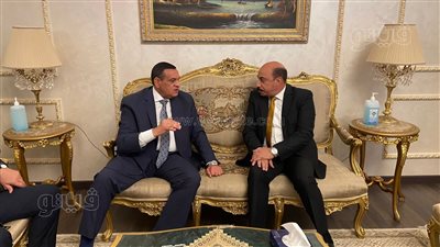 وزير التنمية المحلية يصل أسوان للمشاركة في مؤتمر مدن التعلم | صور