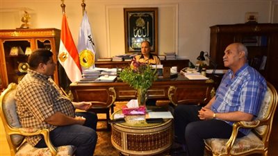 بتكلفة مليار و200 مليون جنيه.. محافظ أسيوط يناقش مشروع قناطر ديروط الجديدة 