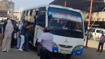 20 أتوبيسا لمواجهة زحام الركاب في موقف الفشن ببني سويف