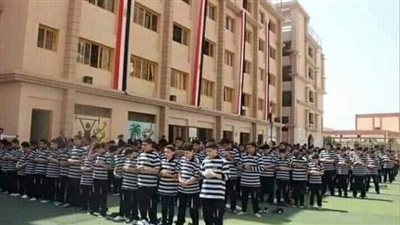 أثارت غضب وسخرية النشطاء.. حقيقة مدرسة عصابة القناع الأسود 