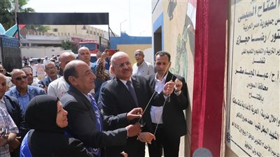 محافظ السويس يفتتح مدرستين.. وتوفير أتوبيسات لنقل الطلاب مجانا l صور