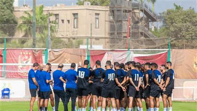 تحرك لاعبي الأهلي لخوض المران الختامي وهتاف للجماهير أمام الفندق | فيديو