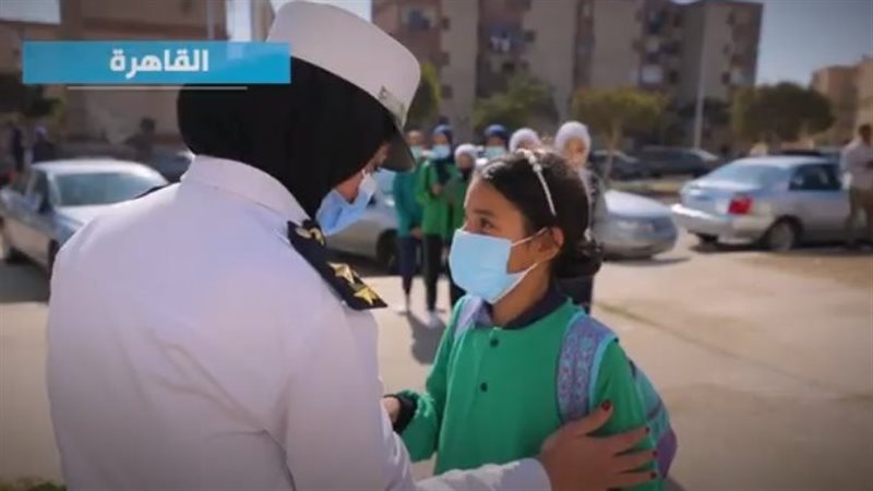 الشرطة النسائية مع