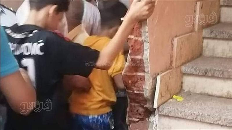 انهيار سور مدرسة