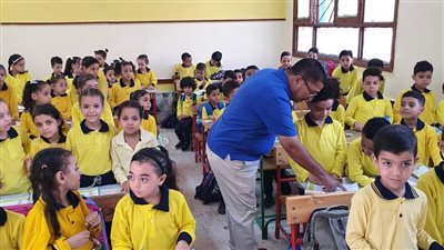 رئيس حي بولاق الدكرور يجري جولة تفقدية لمدارس الحي| صور