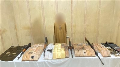 سقوط عنصر إجرامي شديد الخطورة عقب تبادل لإطلاق النيران بحوزة 110 كيلو حشيش وكمية من الأسلحة 