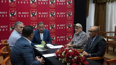 أخبار الأهلي | الخطيب يتفق مع شركة الكرة على آلية العمل.. وكولر يجتمع مع اللاعبين