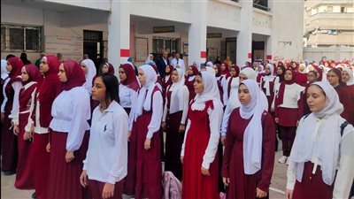 مدارس التعليم الفني بدمياط تستقبل طلابها في ثاني أيام العام الدراسي الجديد | صور 