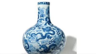 مزهرية قيمتها ألفا يورو بيعت بأكثر من 9 ملايين.. كيف خدعت امرأة رواد مزاد بفرنسا 