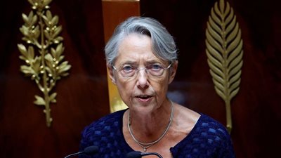 رئيسة وزراء فرنسا تعقد لقاء مع ممثلي المعارضة لتهدئة الأوضاع في البلاد