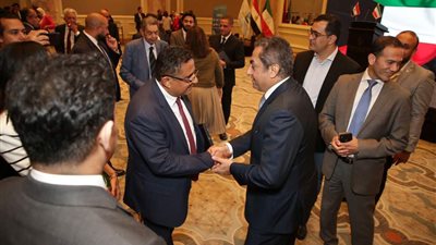 عباس: العاصمة الإدارية مشروع يفتح آفاقا جديدة للاستثمار بقطاعات اقتصادية عديدة