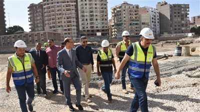 جامعة أسيوط تبدأ وضع أساسات مشروع مستشفى 2020 لعلاج الأورام 