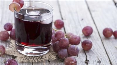 تفسير حلم عصير العنب في المنام وعلاقته بقرب زواج العزباء