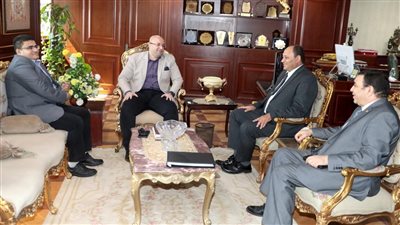 محافظ بني سويف يلتقي رئيس هيئة الخدمات البيطرية لبحث سبل التعاون 