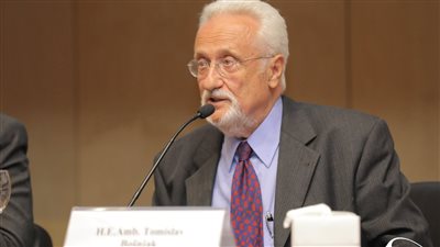 مدير مكتبة الإسكندرية يفتتح معرض 