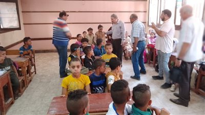 بسبب نقص الأثاث.. عزل مدير مدرسة في أسيوط 