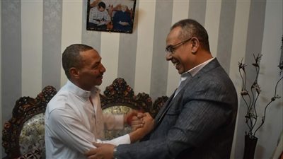 وكيل تعليم سوهاج يزور مدير مدرسة اعتدى عليه عامل بسلاح أبيض | صور