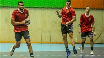 تدريبات بدنية خفيفة لـ رجال يد الأهلي قبل مواجهة الترجي