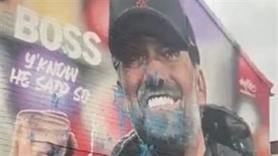 جماهير رينجرز الأسكتلندي تحطم جدارية يورجن كلوب قبل مواجهة ليفربول|فيديو 