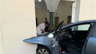 التحقيق في واقعة اقتحام طبيب لكومباوند بالشيخ زايد بسيارته بطريقة جنونية