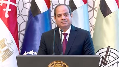 السيسي يكرم عددا من علماء الدين المتميزين باحتفالية المولد النبوي الشريف