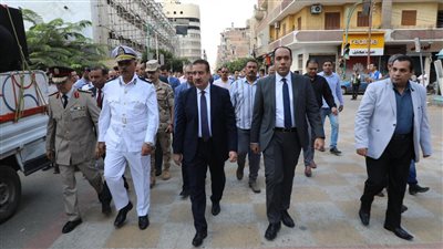 محافظ المنوفية يضع إكليلا من الزهور على النصب التذكاري لشهداء أكتوبر