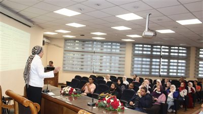 كلية آداب عين شمس تنظم اللقاء التعريفي لطلاب الدراسات العليا بنظام الساعات المعتمدة