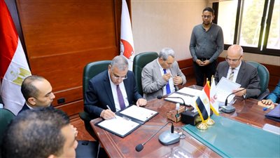 محافظ سوهاج يوقع بروتوكول تعاون مع جهاز تنظيم النقل البري