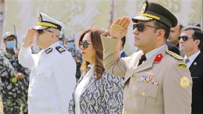 محافظ دمياط تضع إكليل الزهور على النصب التذكاري لشهداء أكتوبر | صور