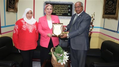 مدير الإدارة العامة لمدارس اللغات تزور بني سويف لمتابعة انتظام الدراسة 