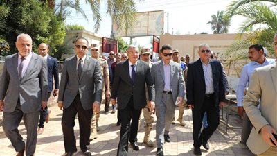 محافظ المنيا يفتتح المدرسة الرسمية للغات بمركز أبو قرقاص 
