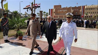 محافظ جنوب سيناء يضع إكليلا من الزهور على النصب التذكاري لشهداء أكتوبر
