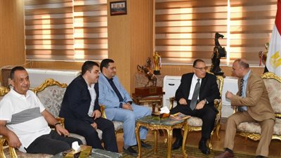 محافظ الشرقية يلتقي نقيب صيادلة المحافظة تعزيزًا لأطر التعاون المشترك