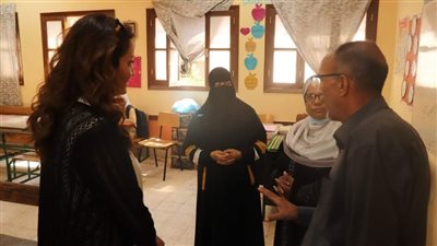 نائب محافظ الجيزة تتعرف علي آراء الطلاب في المناهج الدراسية | صور