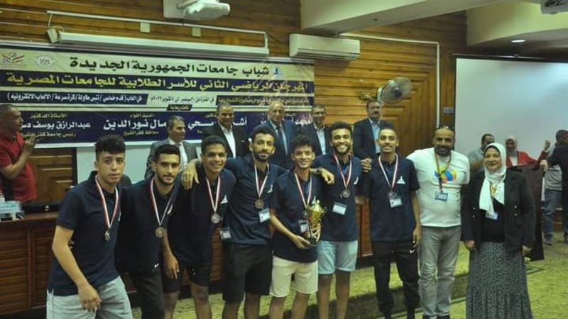 طلاب جامعة عين شمس