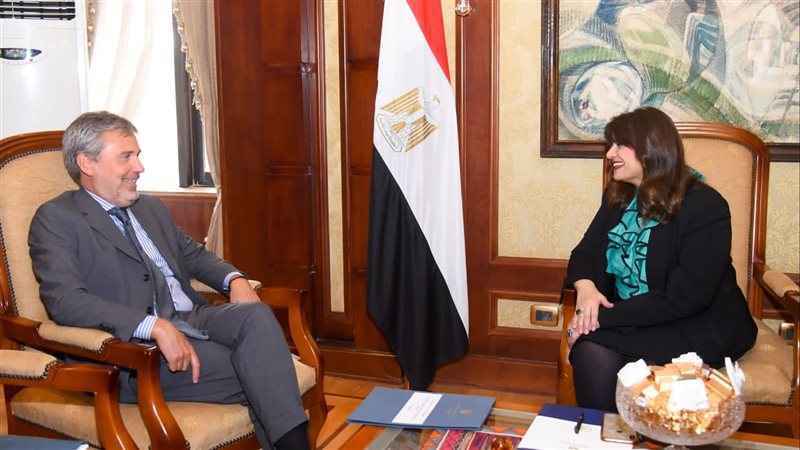 وزيرة الهجرة تستقبل