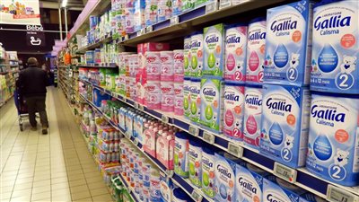 بالأصناف.. زيادة في أسعار ألبان الأطفال الأكثر مبيعا بالسوق