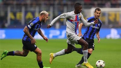 رغم الانتقادات.. قرار غير متوقع من يويفا تجاه حكم مباراة برشلونة وإنتر