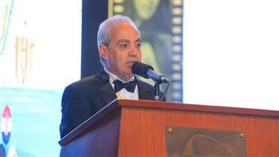 رئيس الإسكندرية السينمائي: محمود حميدة قامة فنية.. ولم يبحث عن الربح|صور