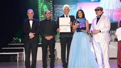 مهرجان الإسكندرية يكرم دنيا سمير غانم ومحمد عبد العزيز وسعيد حامد وإمام عمر | صور