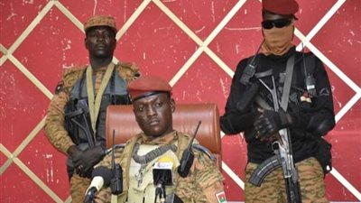 الكابتن إبراهيم تراوريه يتولى رسميا منصب رئيس بوركينا فاسو