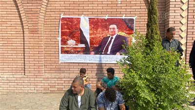 انتظار المواطنين أمام قبر مبارك لإحياء ذكرى انتصار 6 أكتوبر | صور 