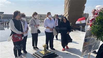 أسرة السادات تقرأ الفاتحة على روحه في ذكرى انتصار أكتوبر | فيديو وصور