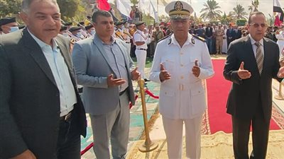 محافظ شمال سيناء يضع إكليل الزهور على النصب التذكاري للجندي المجهول