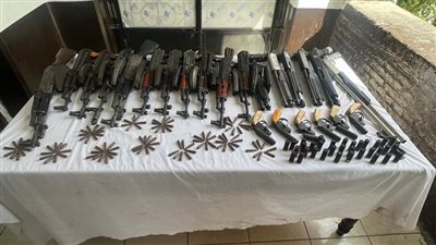 حملة أمنية بأسيوط تضبط 24 قطعة سلاح نارى و4 تجار مخدرات 