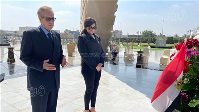 عفت السادات وعدلي حسين يزوران النصب التذكاري في ذكرى انتصارات أكتوبر | صور