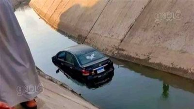 انتشال سيارة سقطت في ترعة بالغربية دون خسائر بالأرواح|صور