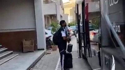 تحرك لاعبي الأهلي إلى مطار القاهرة استعدادًا للسفر إلى تونس| فيديو