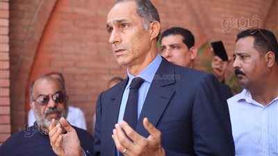 جمال مبارك يقرأ الفاتحة على روح والده في ذكرى انتصارات أكتوبر| فيديو