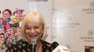 مهرجان الإسكندرية السينمائي يحتفل بالنجمة المصرية الأمريكية نورا أرماني| صور